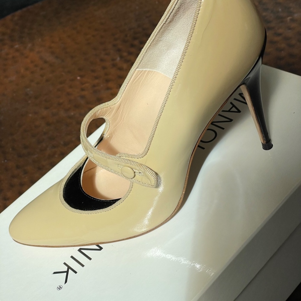 Manolo Blahnik "Penka" mary jane shoes sz 37